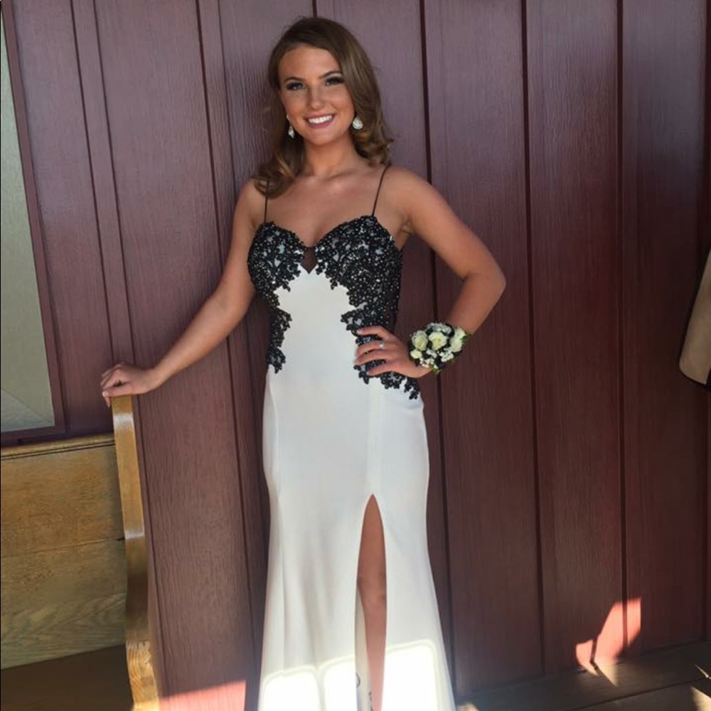 Beautiful classy dress for sale!